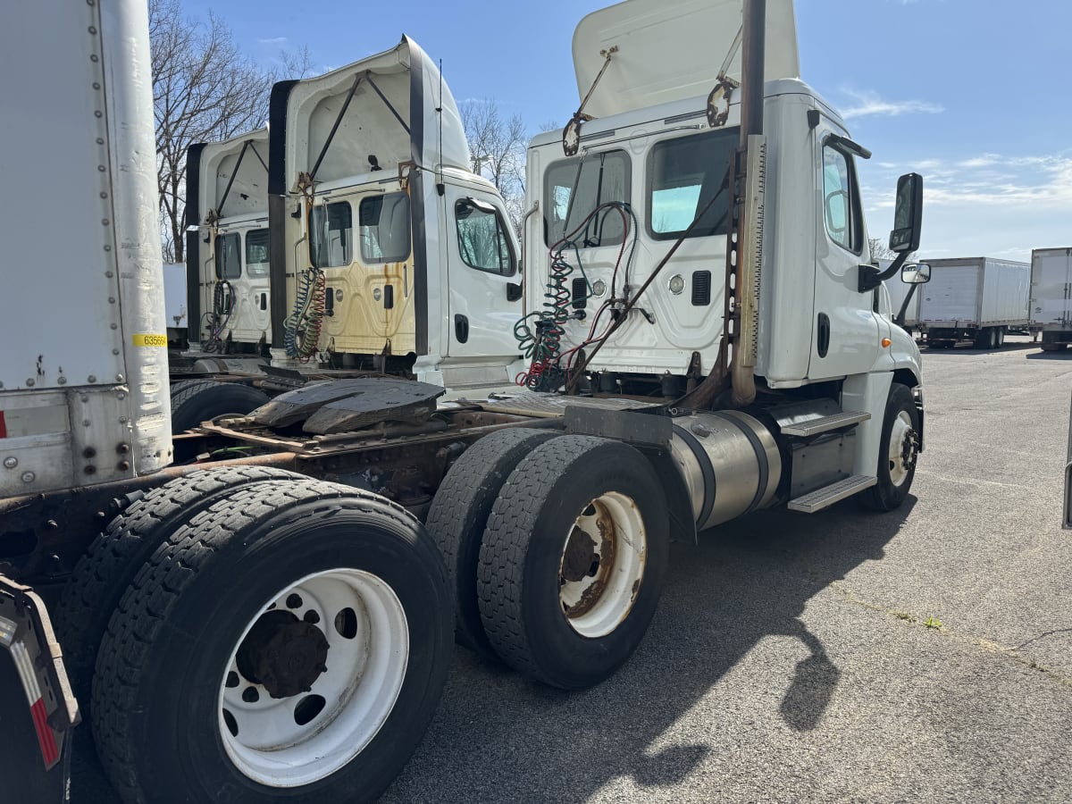 2014 Freightliner/Mercedes CASCADIA 125 301266