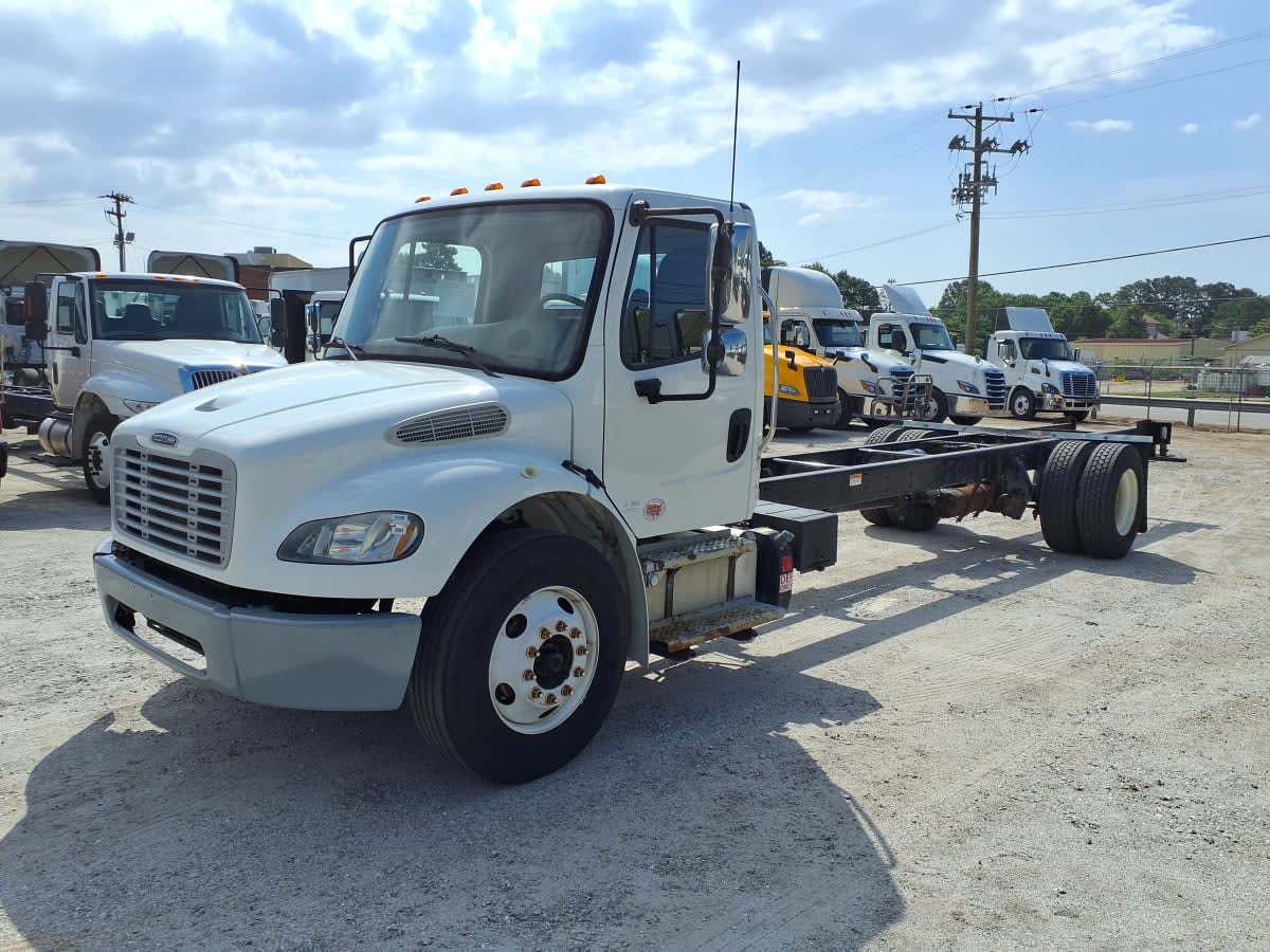 2015 Freightliner M2 106
