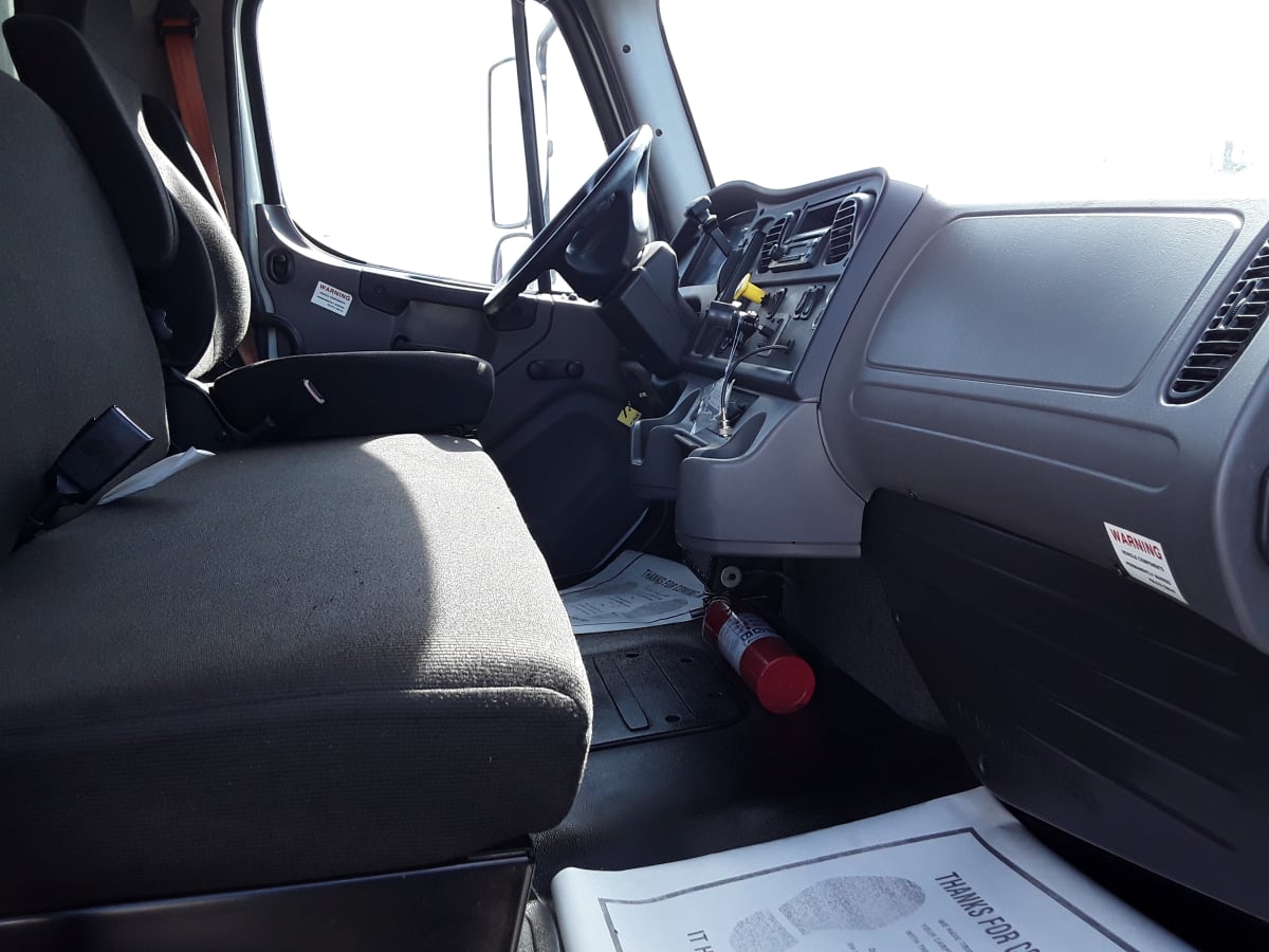 2015 Freightliner/Mercedes M2 106 301646