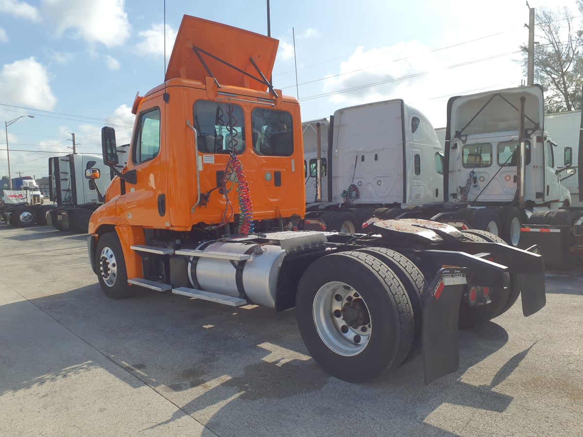 2015 Freightliner CASCADIA 125 301833