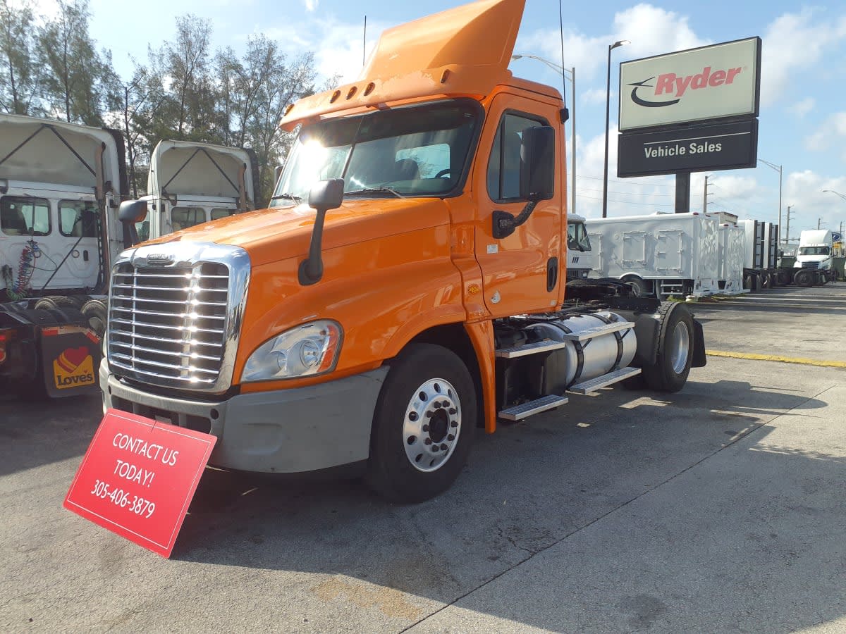 2015 Freightliner CASCADIA 125 301833