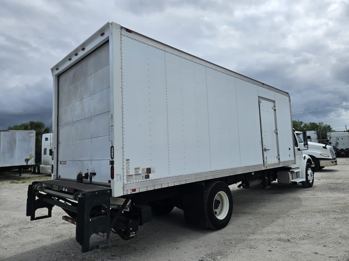 2015 Freightliner/Mercedes M2 106 301882