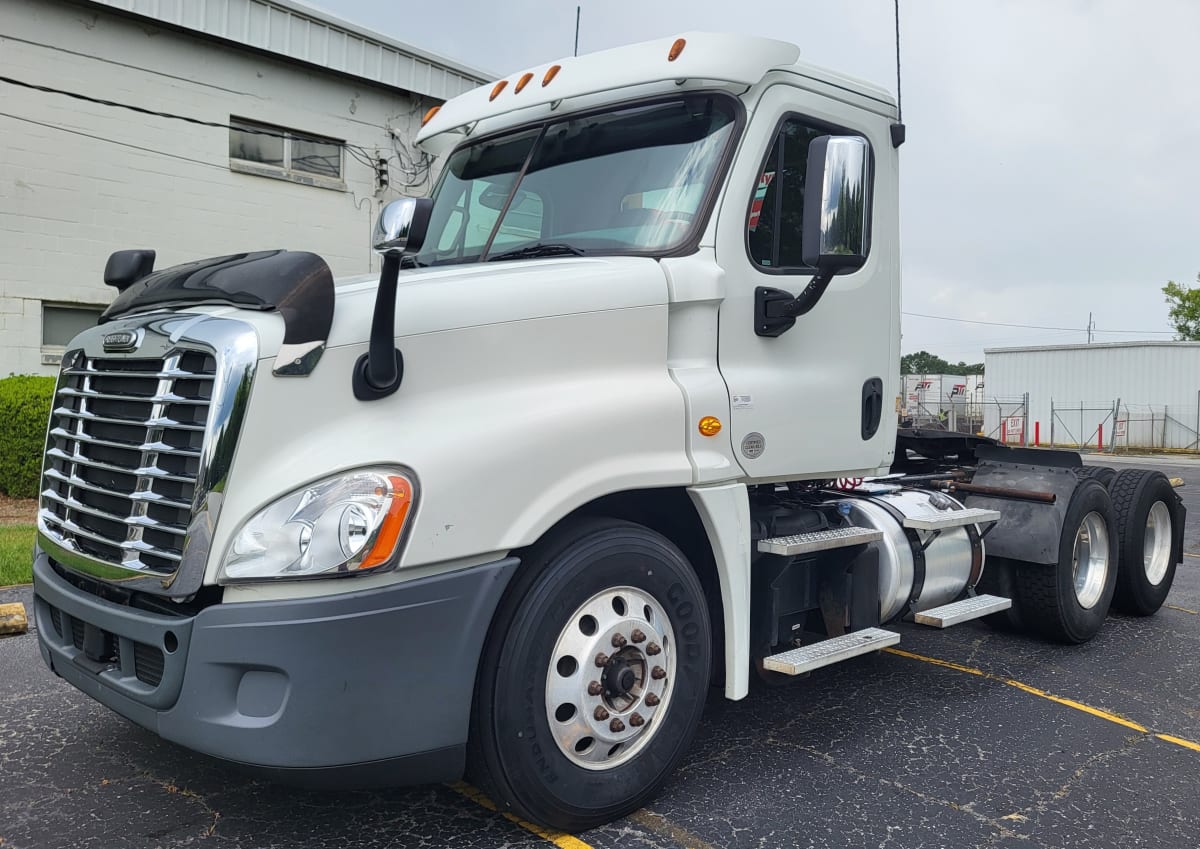 2015 Freightliner/Mercedes CASCADIA 125 302217