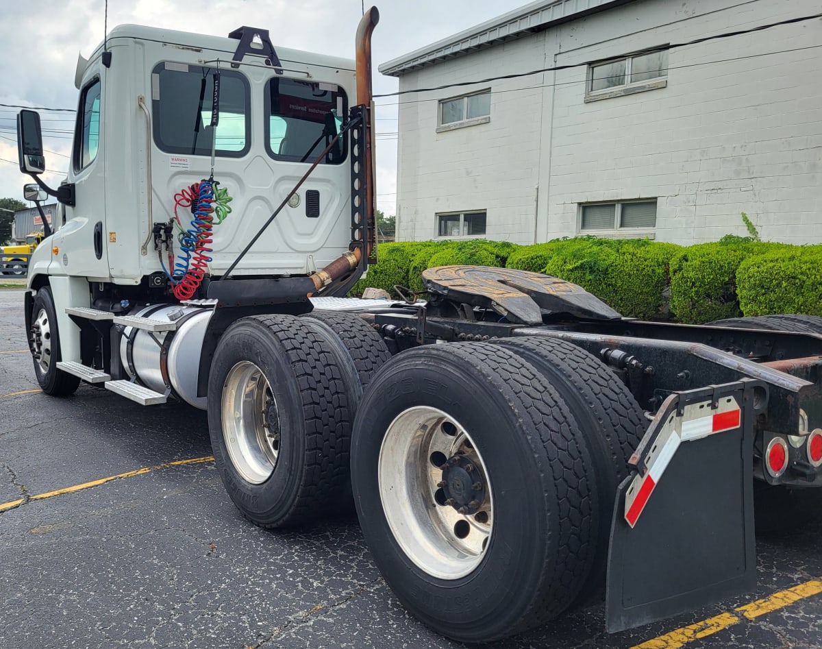 2015 Freightliner/Mercedes CASCADIA 125 302217