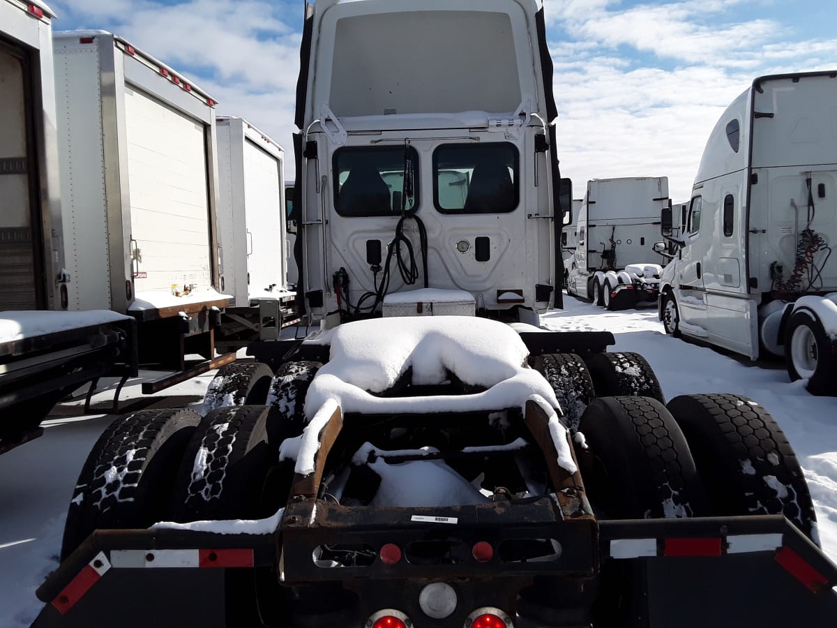 2017 Freightliner/Mercedes CASCADIA 113" DAYCAB 302981