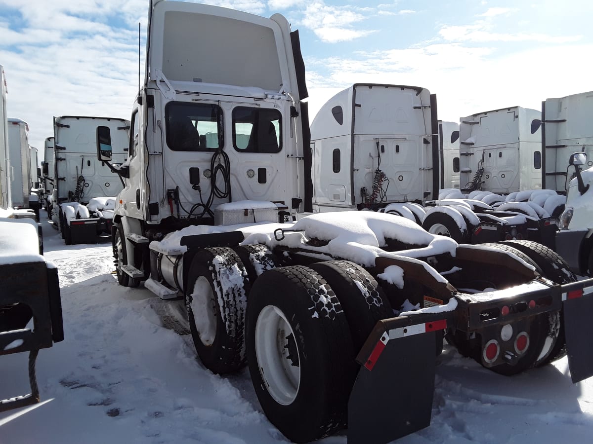 2017 Freightliner/Mercedes CASCADIA 113" DAYCAB 302981