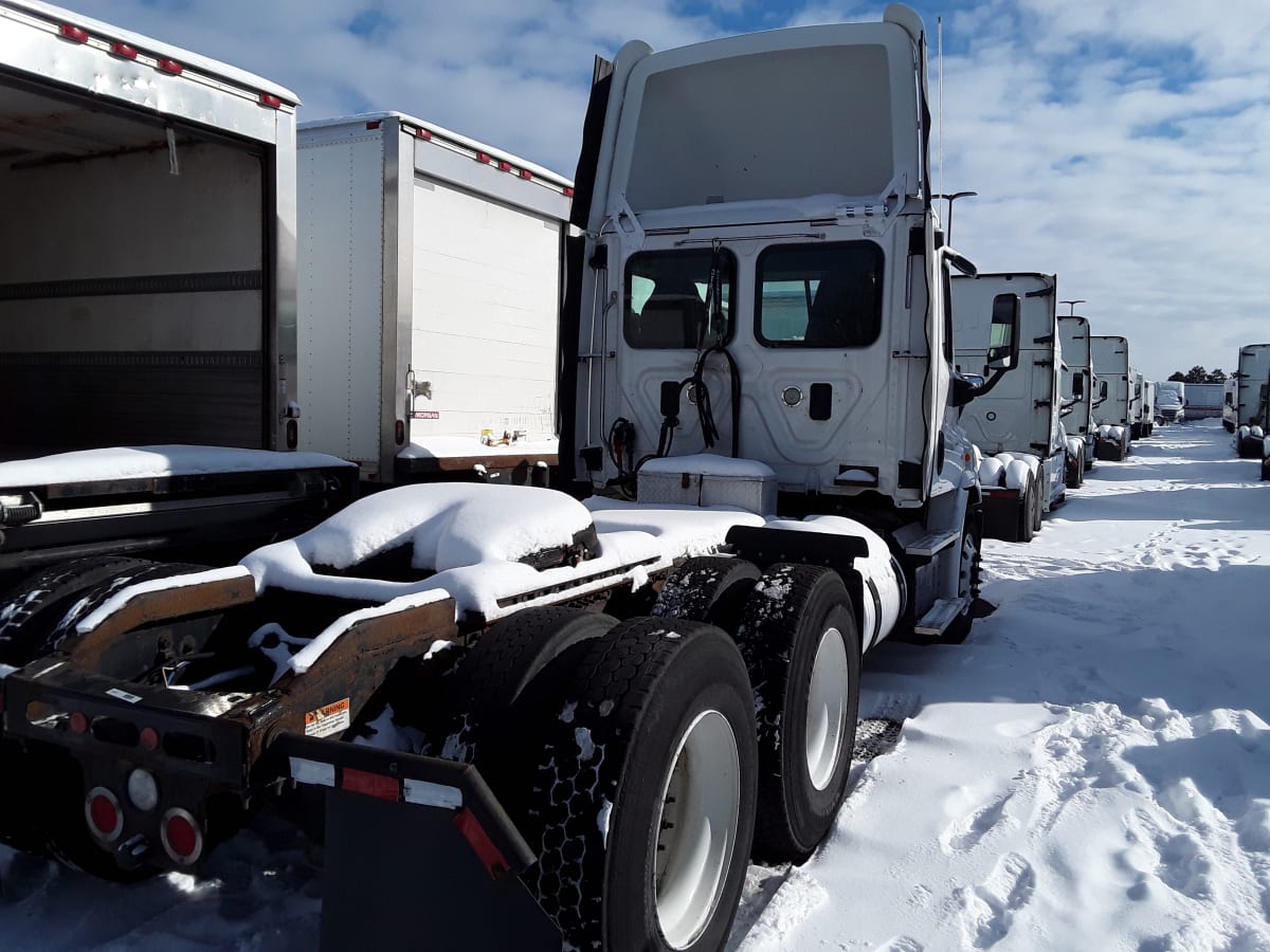 2017 Freightliner/Mercedes CASCADIA 113" DAYCAB 302981