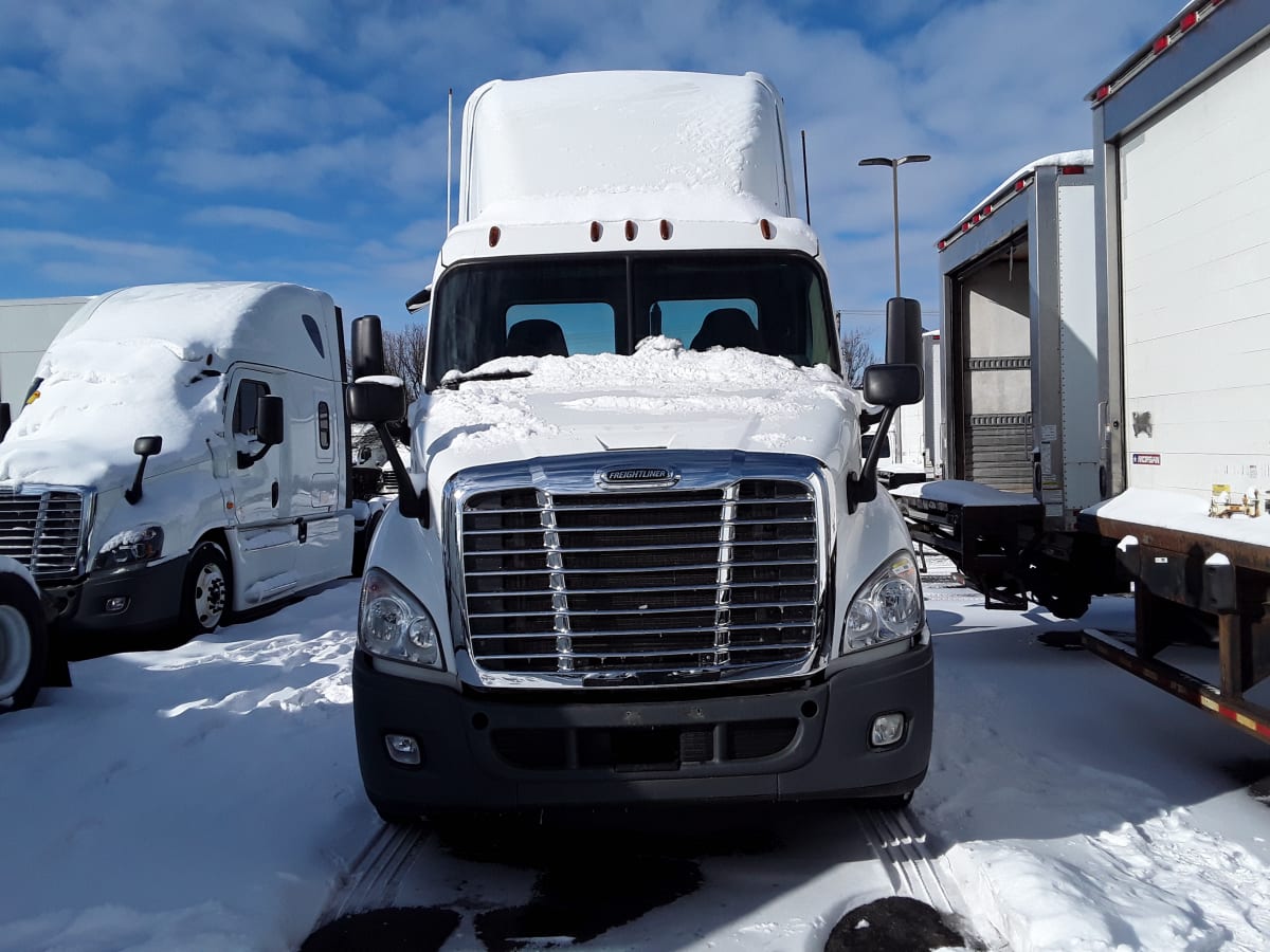 2017 Freightliner/Mercedes CASCADIA 113" DAYCAB 302981