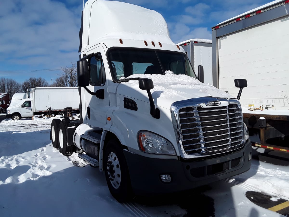 2017 Freightliner/Mercedes CASCADIA 113" DAYCAB 302981