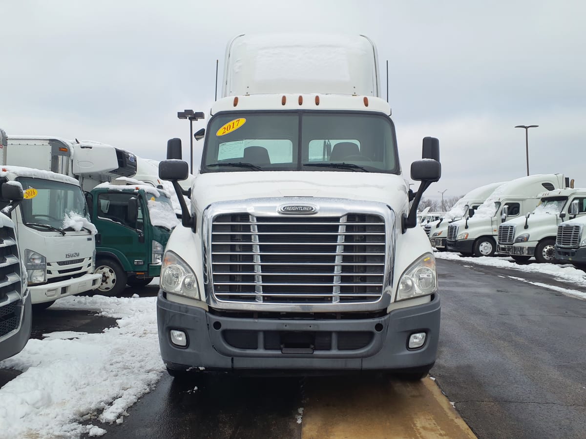 2017 Freightliner/Mercedes CASCADIA 113" DAYCAB 303032