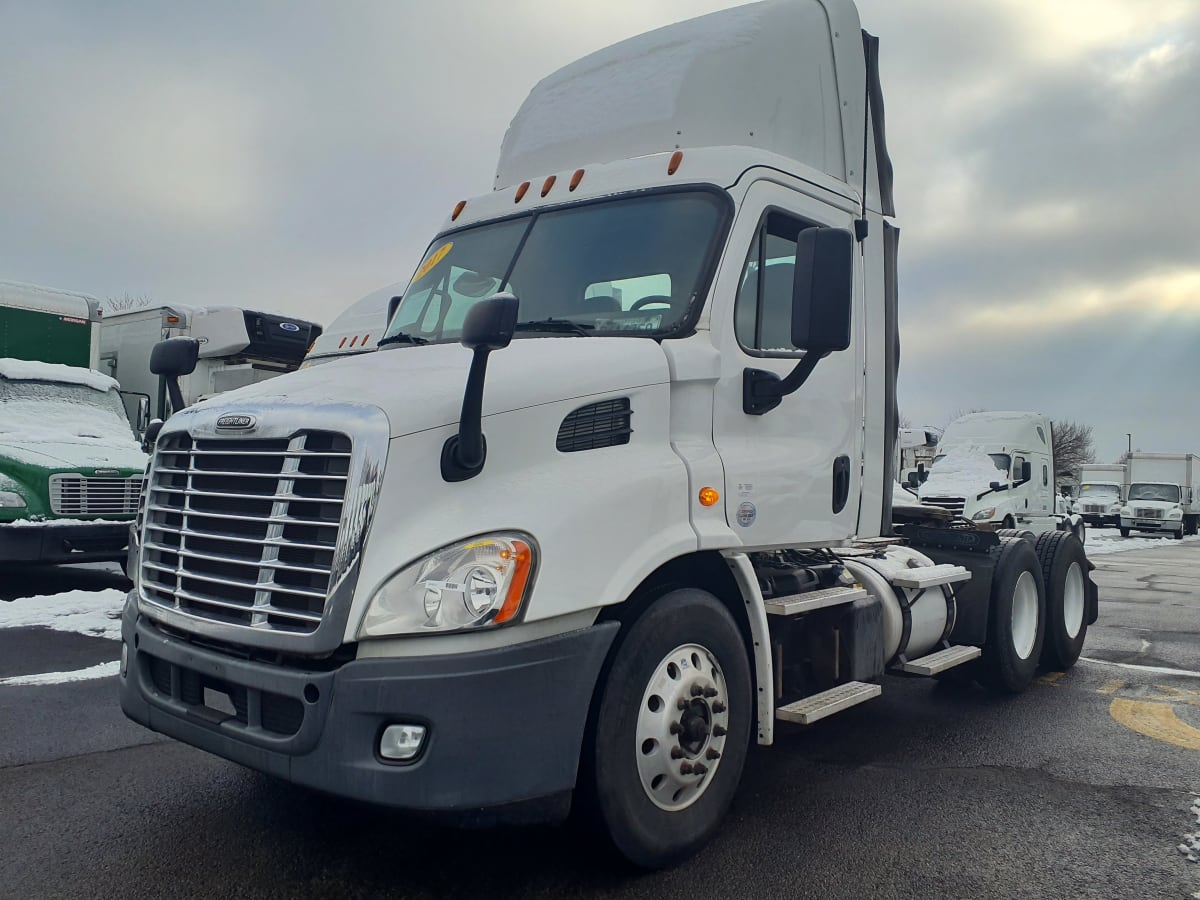 2017 Freightliner/Mercedes CASCADIA 113" DAYCAB 303032