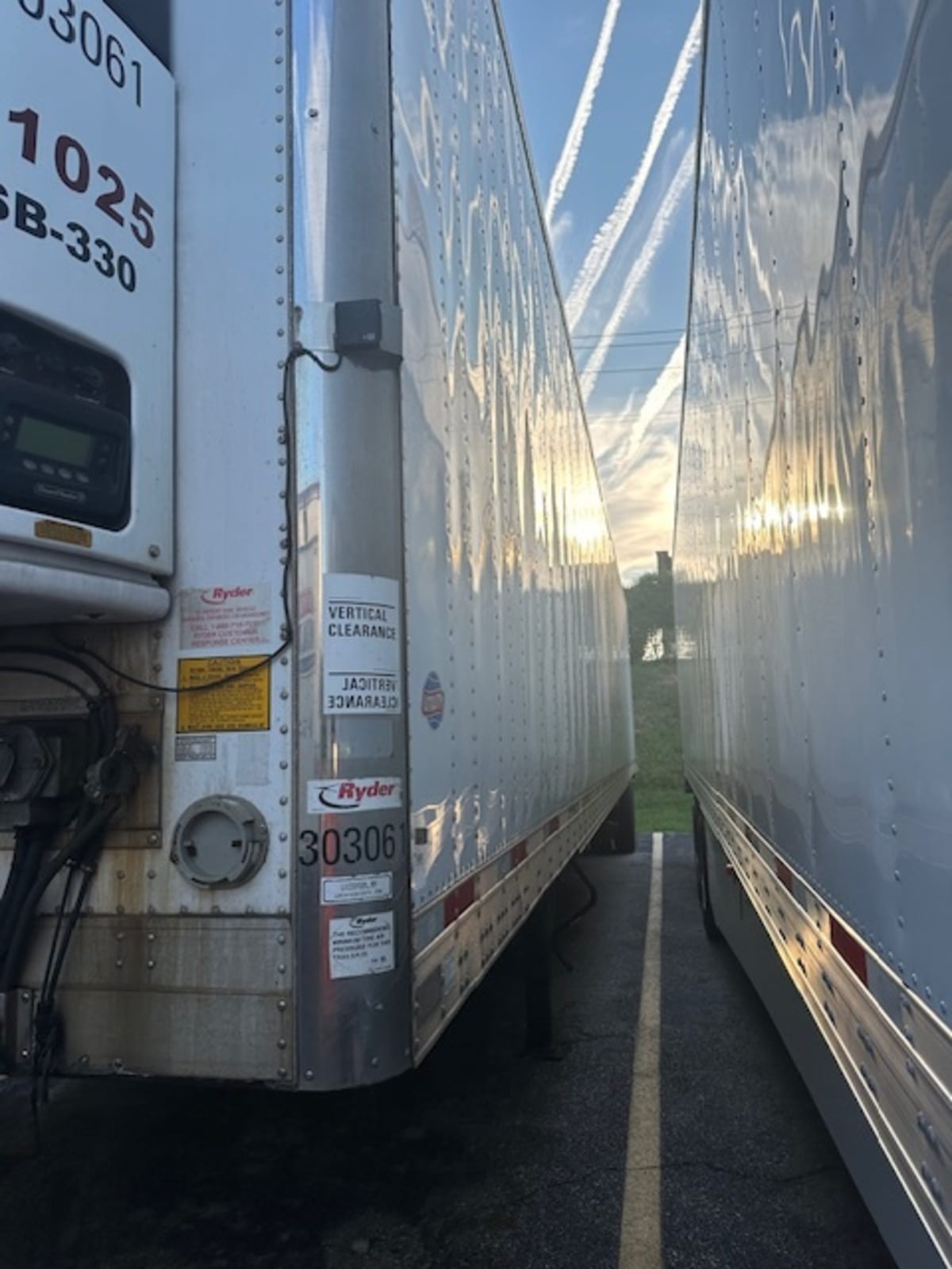 2015 Utility Trailers VS2RA 48/162/102 303061