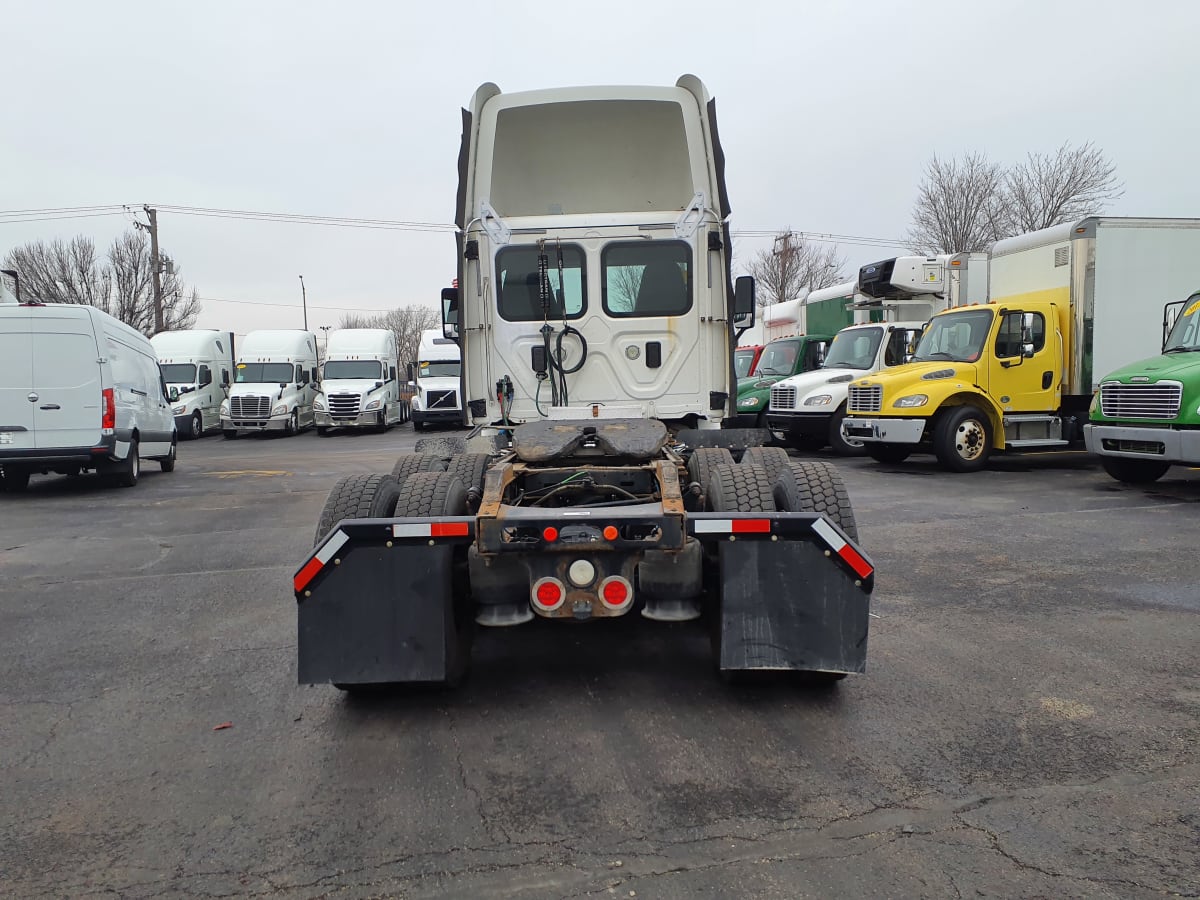 2017 Freightliner/Mercedes CASCADIA 113" DAYCAB 303064