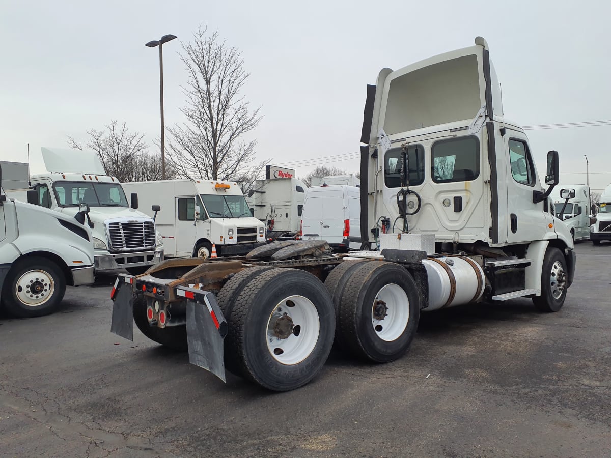 2017 Freightliner/Mercedes CASCADIA 113" DAYCAB 303064