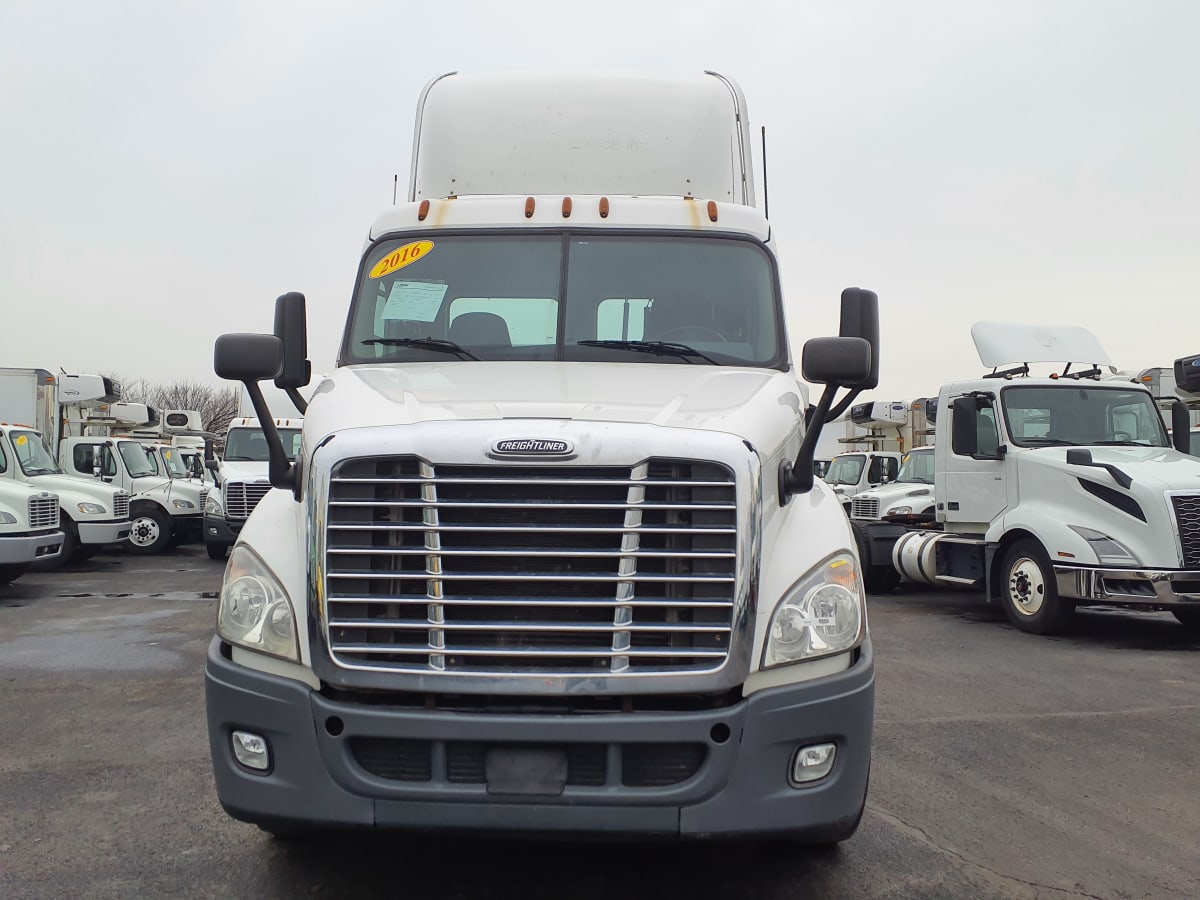 2017 Freightliner/Mercedes CASCADIA 113" DAYCAB 303064