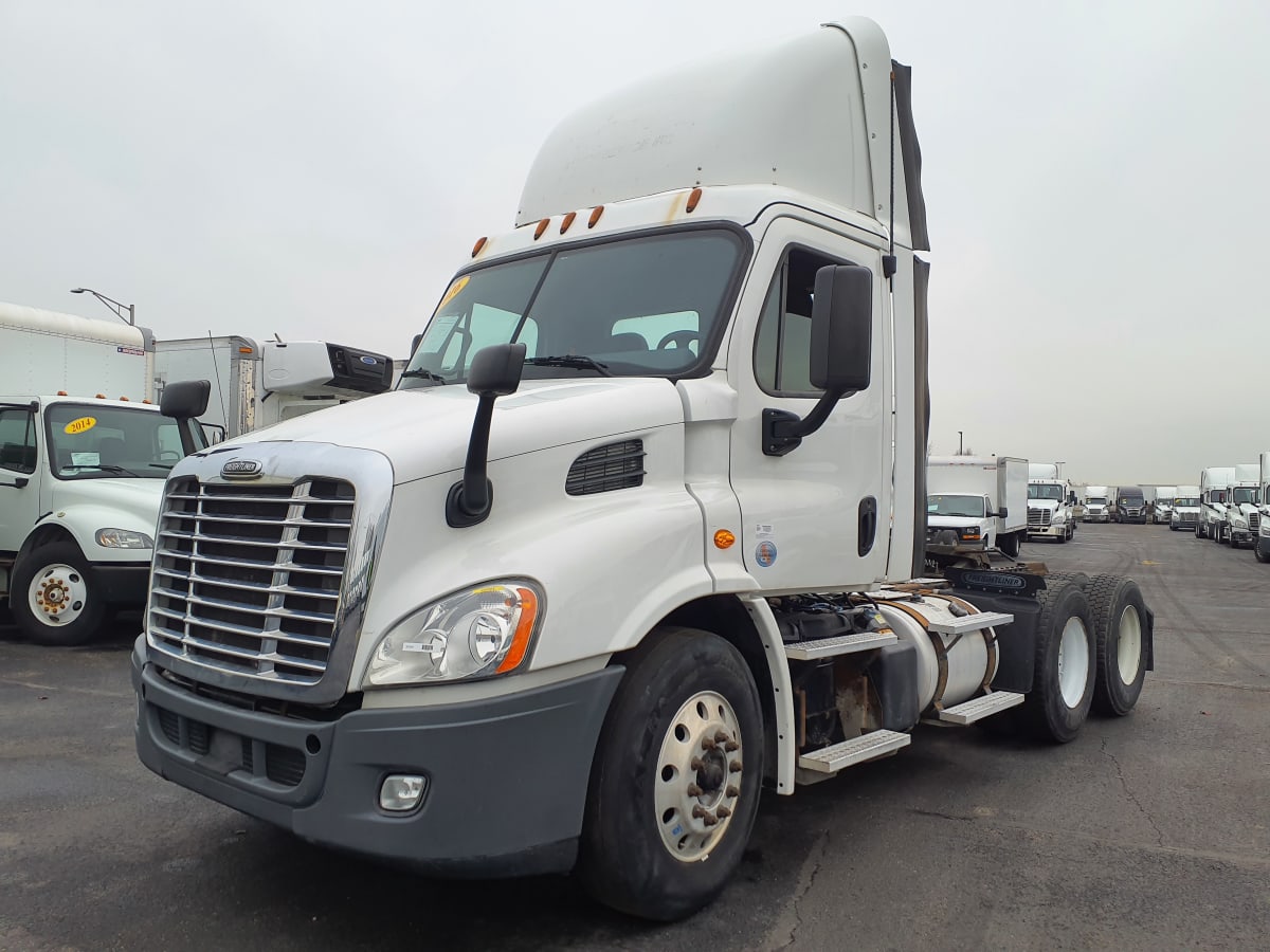 2017 Freightliner/Mercedes CASCADIA 113" DAYCAB 303064