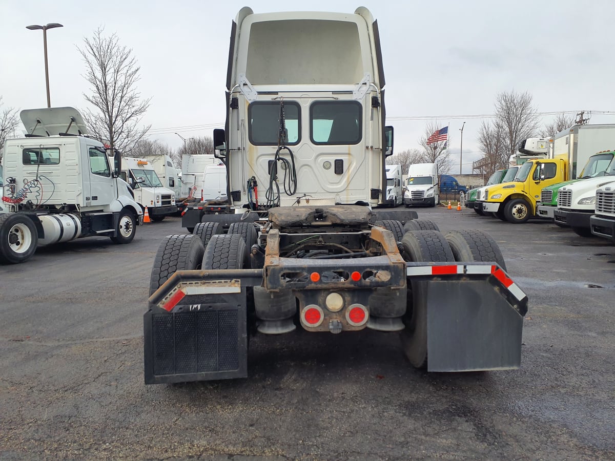 2017 Freightliner/Mercedes CASCADIA 113" DAYCAB 303066