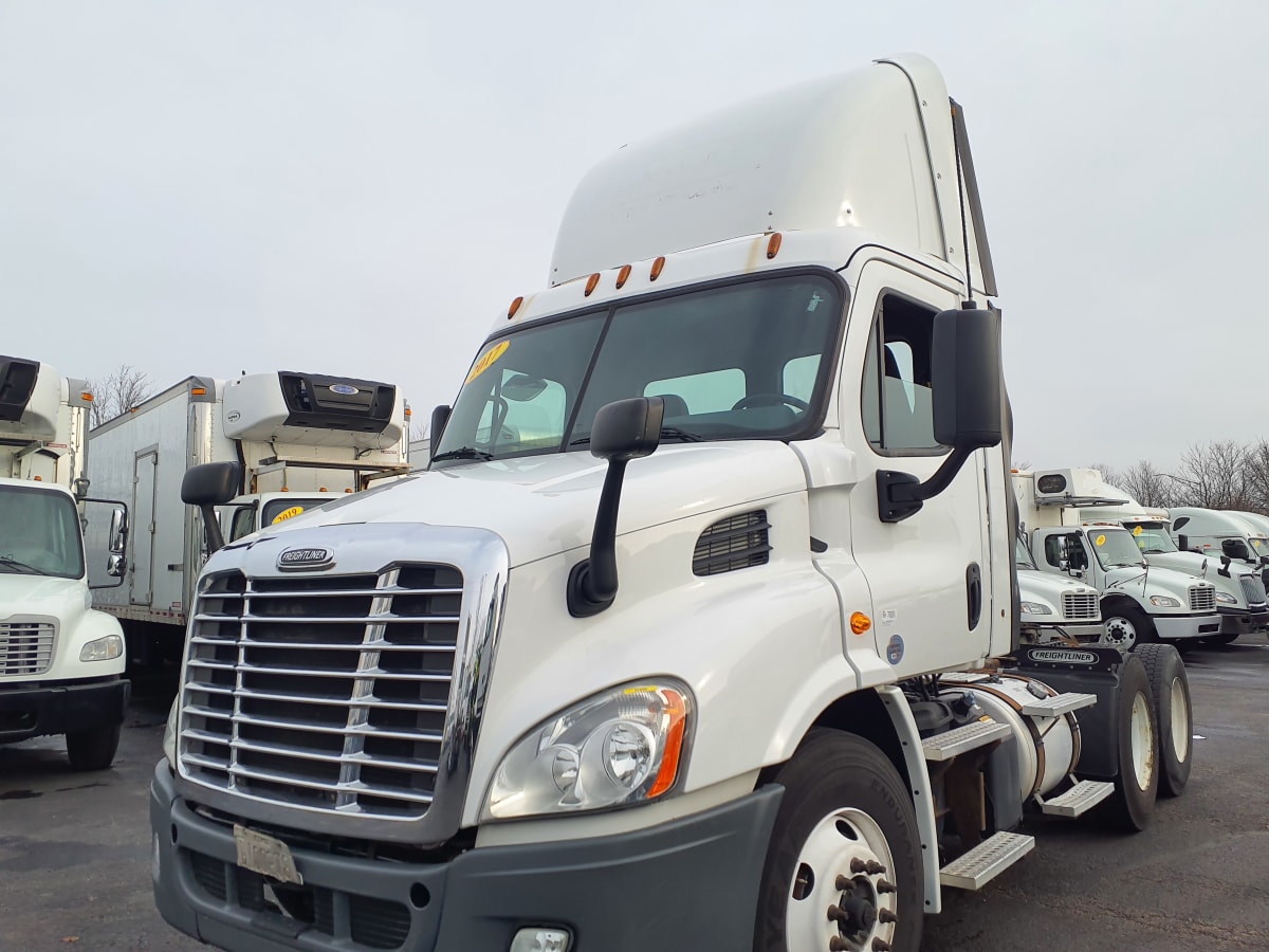 2017 Freightliner/Mercedes CASCADIA 113" DAYCAB 303066