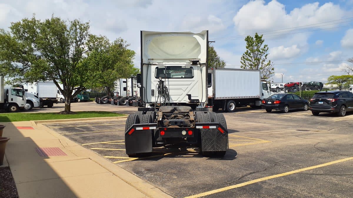 2019 Navistar International LT625 DAYCAB T/A 303106
