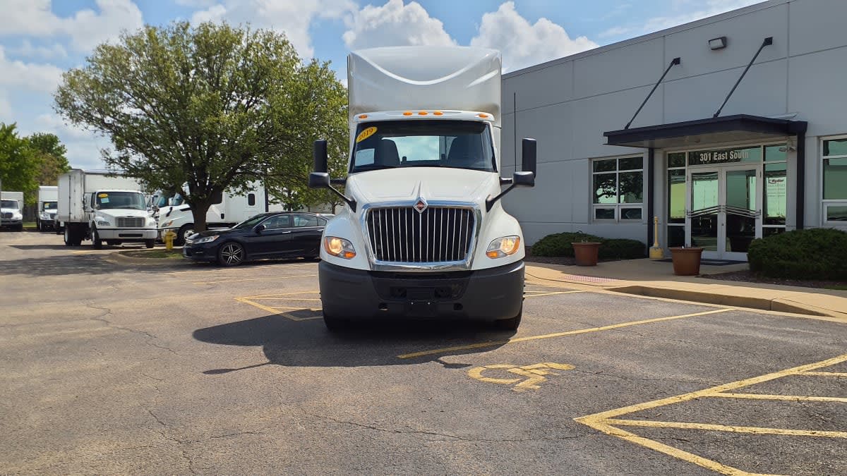 2019 Navistar International LT625 DAYCAB T/A 303106