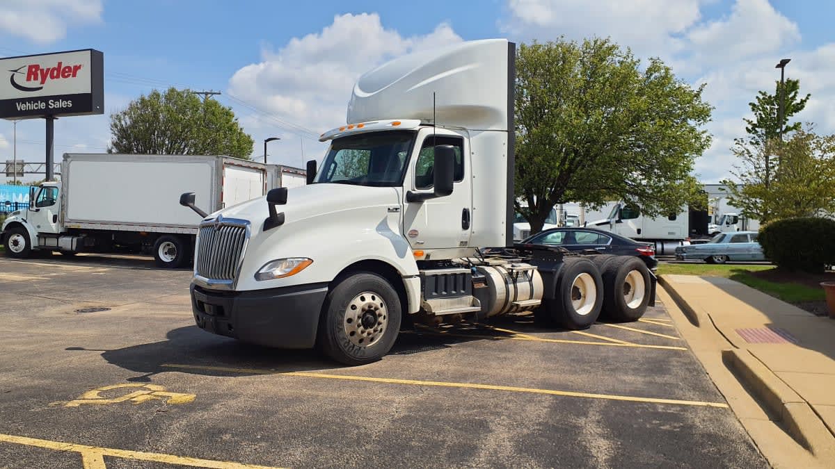 2019 Navistar International LT625 DAYCAB T/A 303106