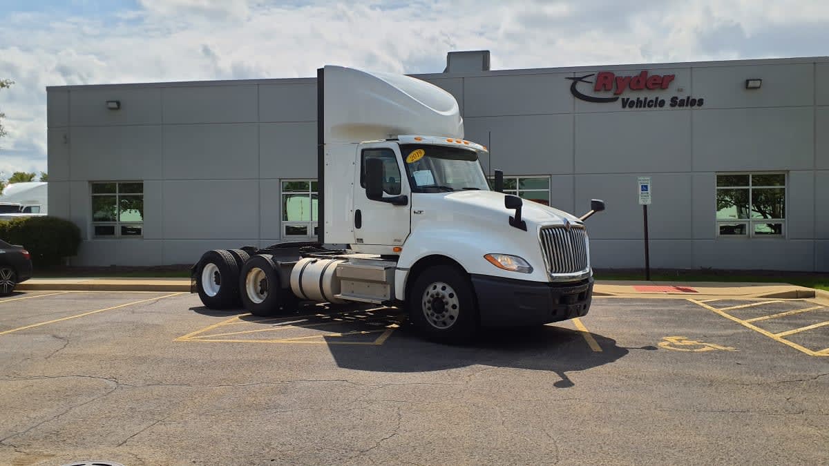 2019 Navistar International LT625 DAYCAB T/A 303106