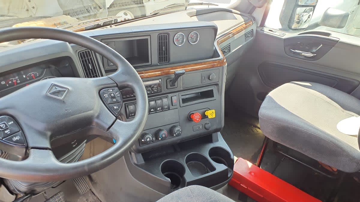 2019 Navistar International LT625 DAYCAB T/A 303106