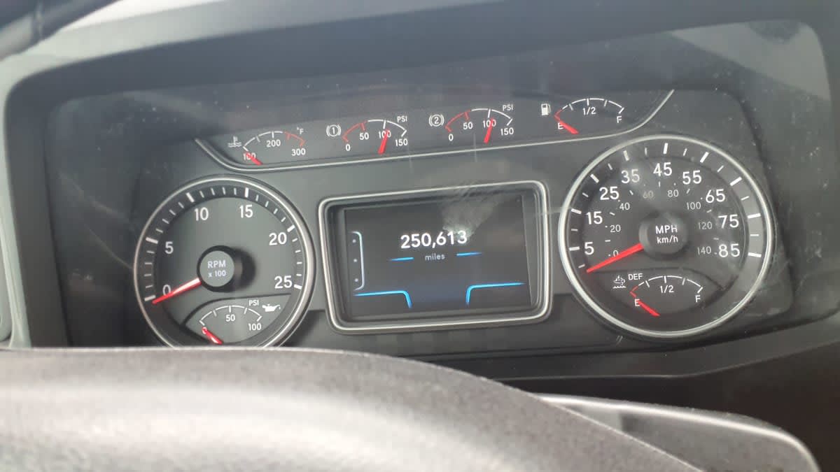 2019 Navistar International LT625 DAYCAB T/A 303114