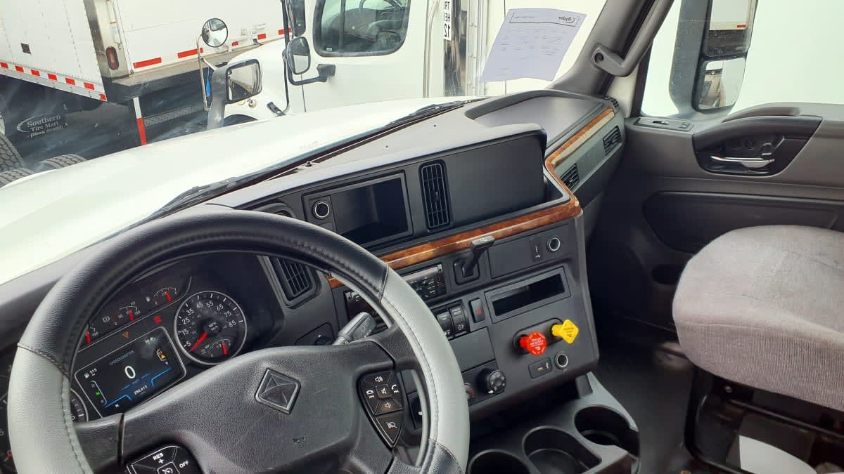 2019 Navistar International LT625 DAYCAB T/A 303114