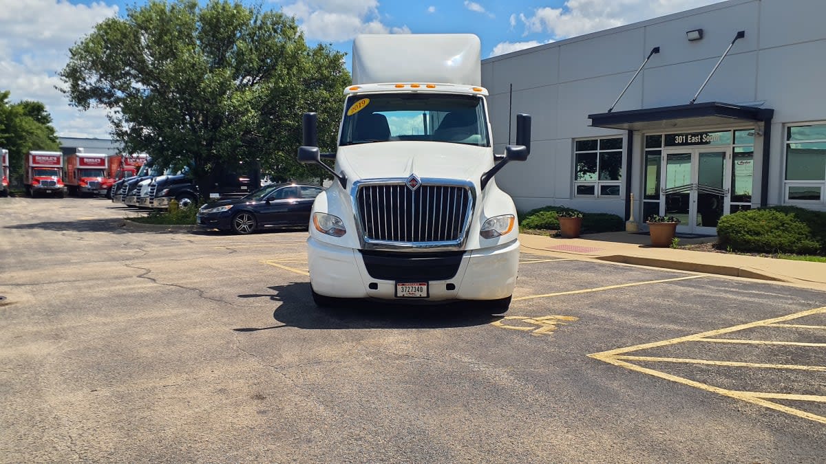 2019 International LT in Bolingbrook, IL — photo 2