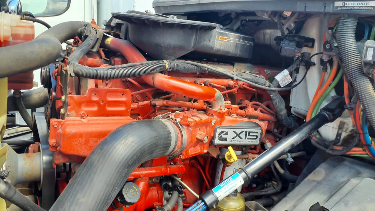 2019 International LT in Bolingbrook, IL — photo 8