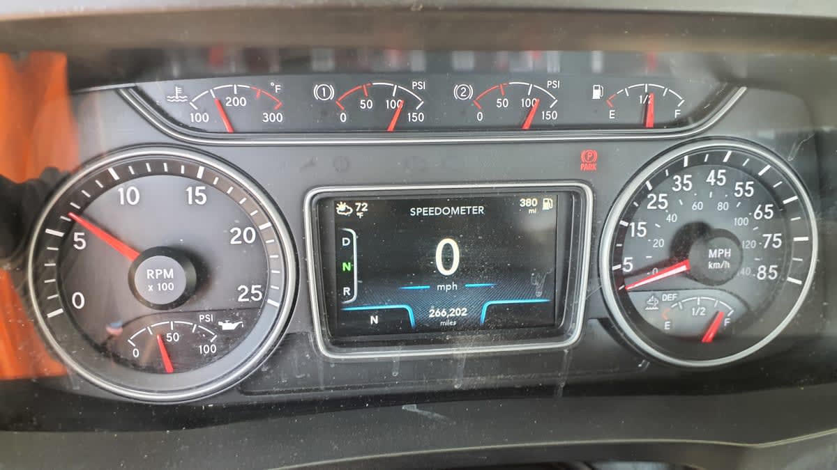 2019 Navistar International LT625 DAYCAB T/A 303138