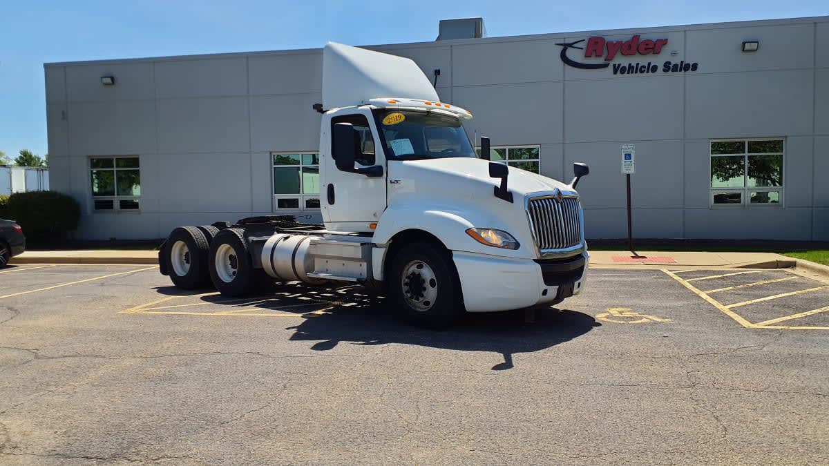 2019 Navistar International LT625 DAYCAB T/A 303138