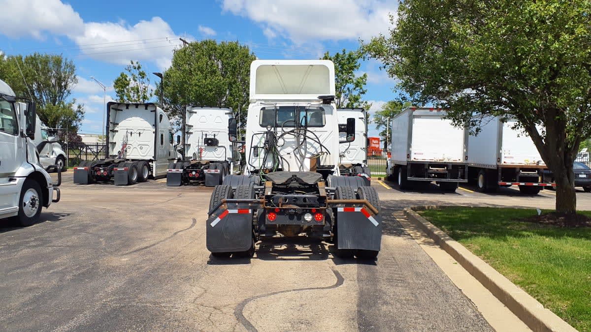 2019 Navistar International LT625 DAYCAB T/A 303140