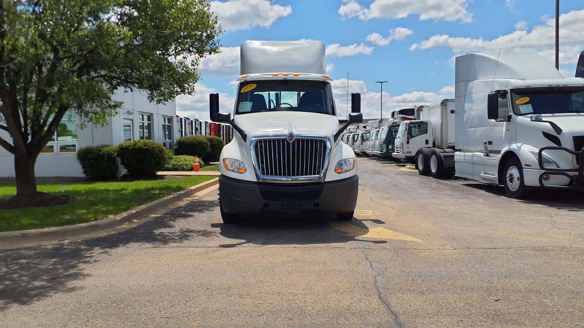 2019 Navistar International LT625 DAYCAB T/A 303140