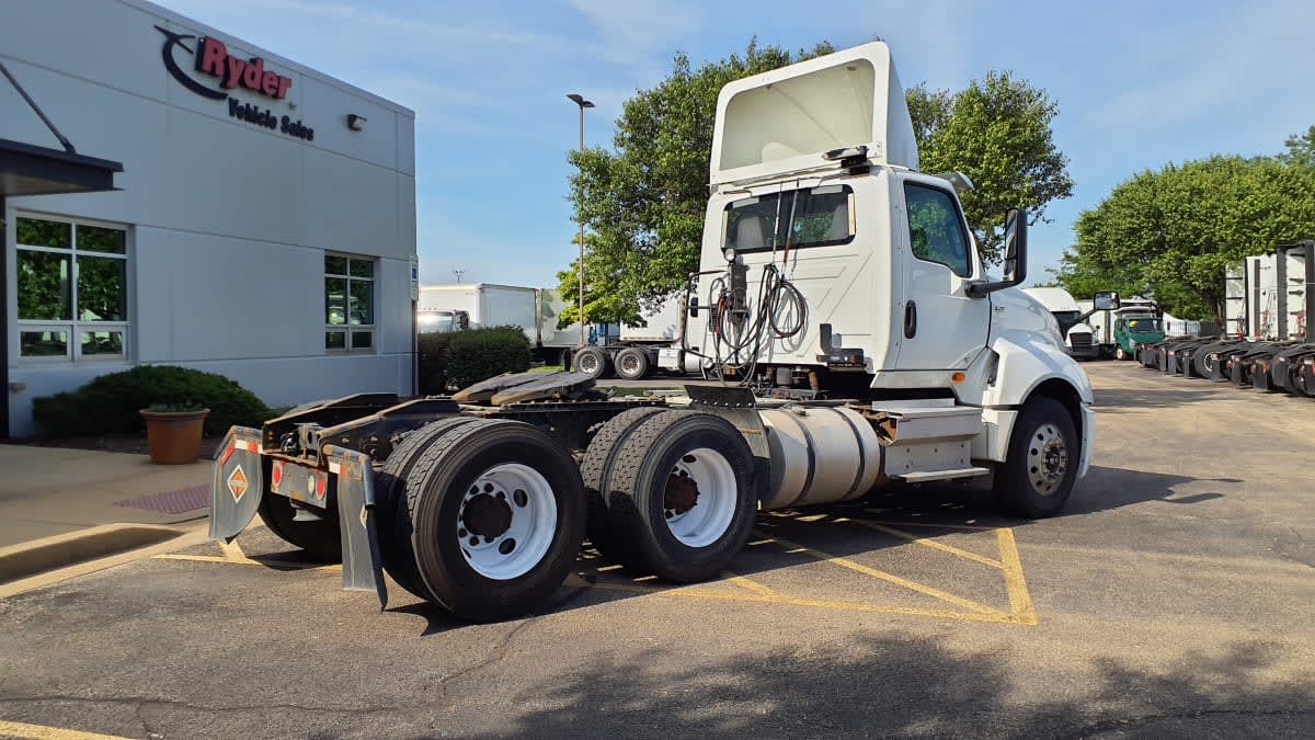 2019 Navistar International LT625 DAYCAB T/A 303142