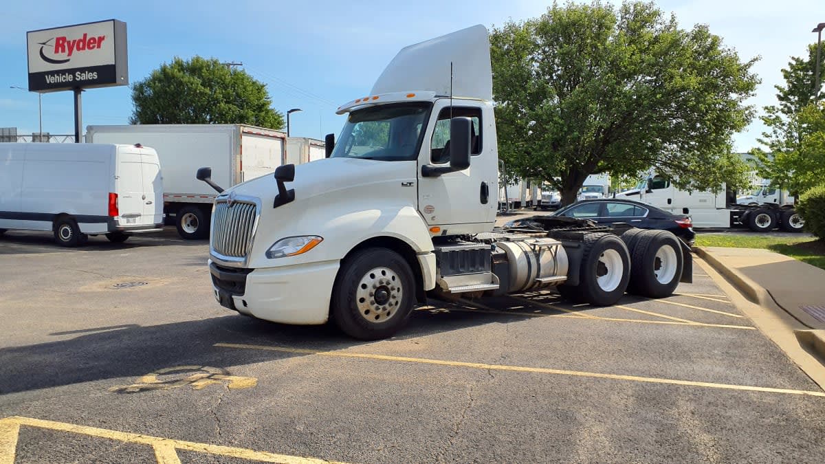 2019 Navistar International LT625 DAYCAB T/A 303142