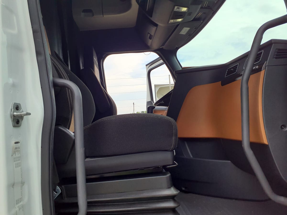 2020 Freightliner/Mercedes PT126064ST 303487