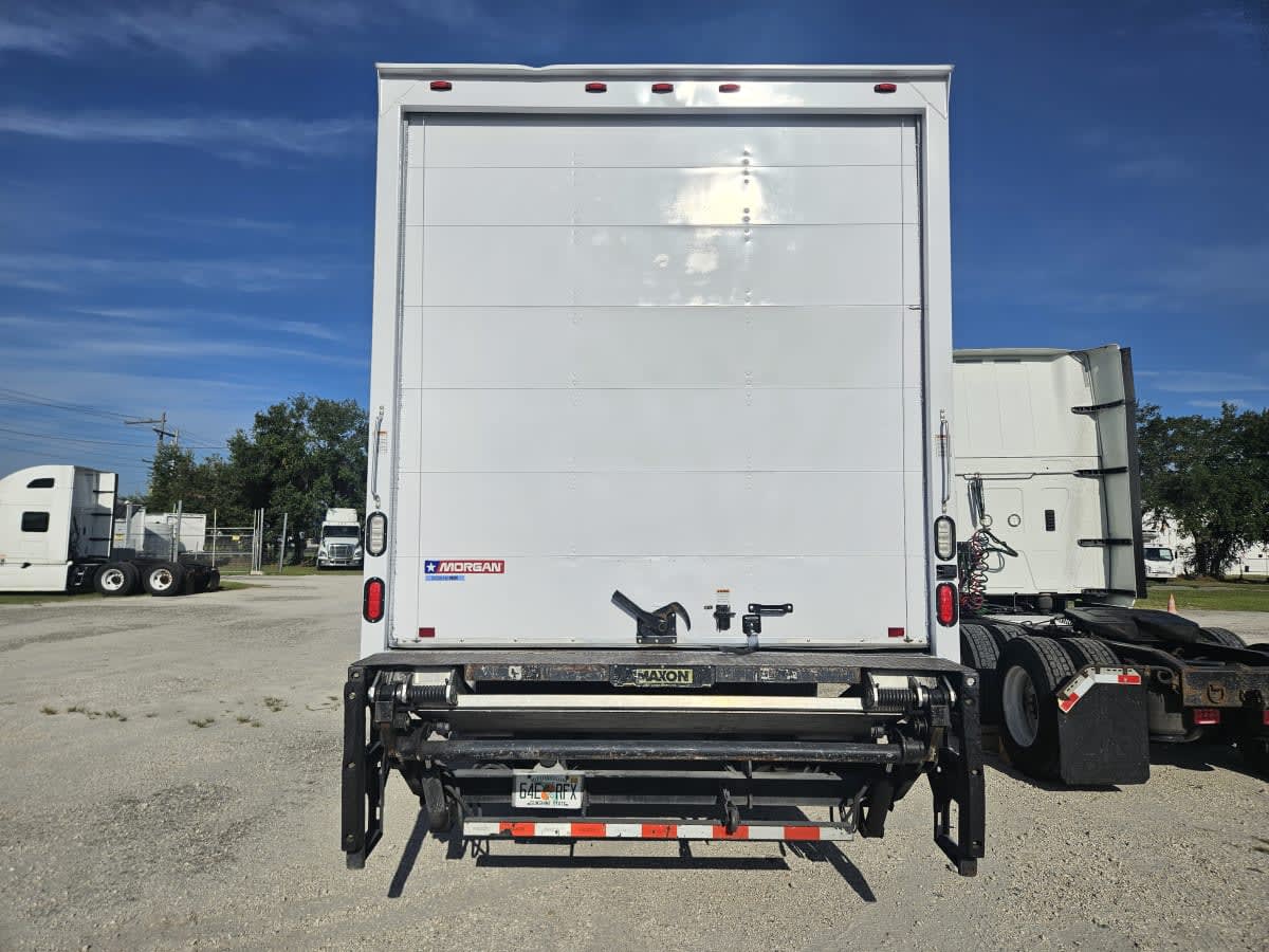 2015 Freightliner M2 106 303618