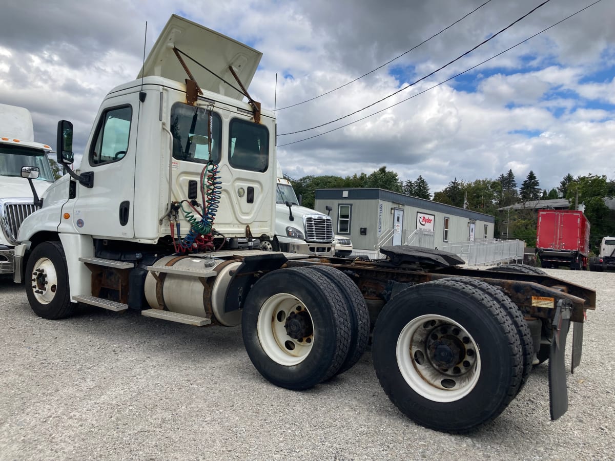 2015 Freightliner/Mercedes CASCADIA 125 303989