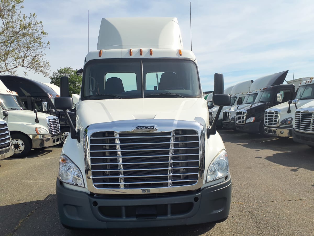 2015 Freightliner/Mercedes CASCADIA 113 304097