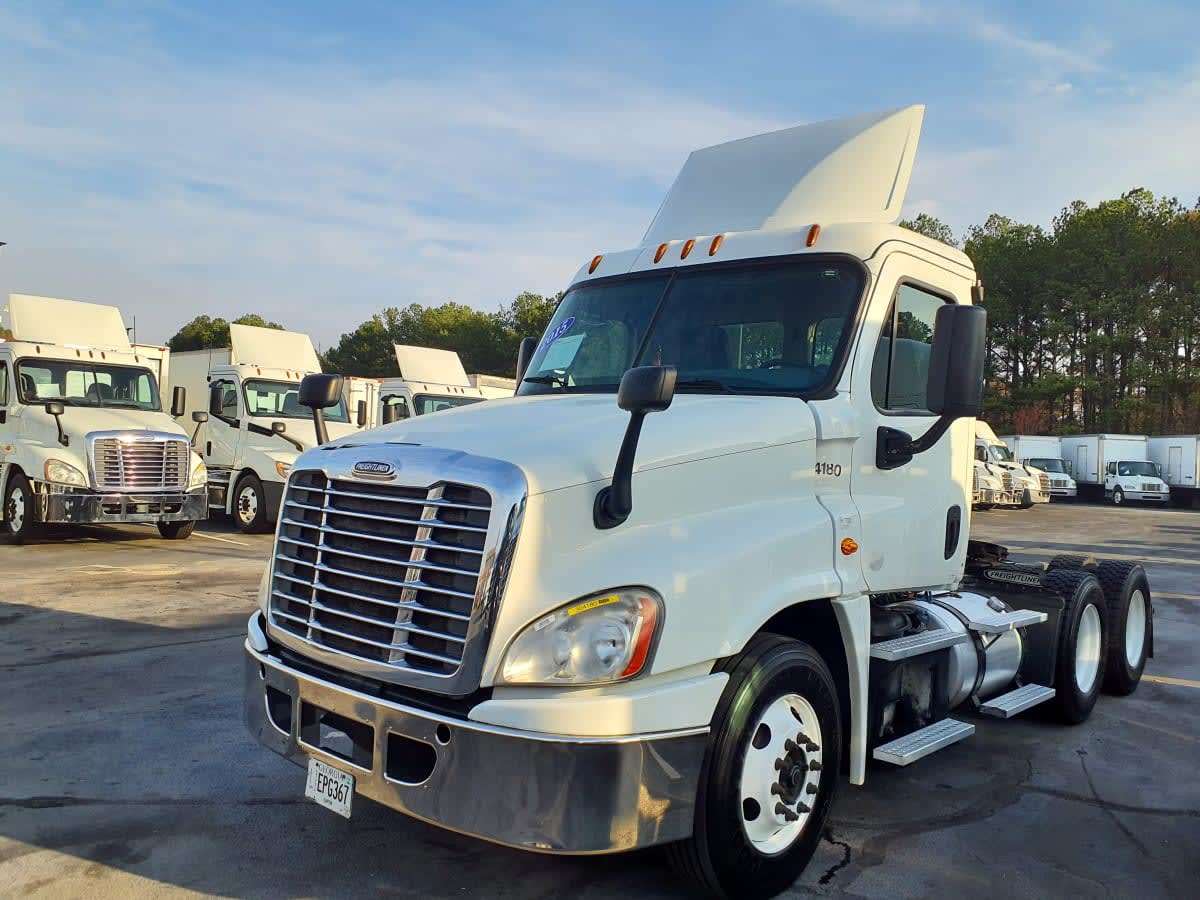 2015 Freightliner/Mercedes CASCADIA 125 304180