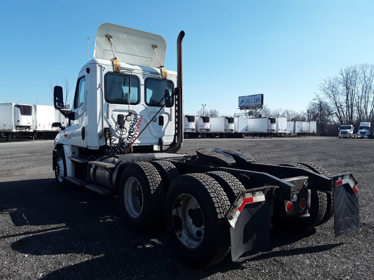 2014 Freightliner/Mercedes CASCADIA 125 304217