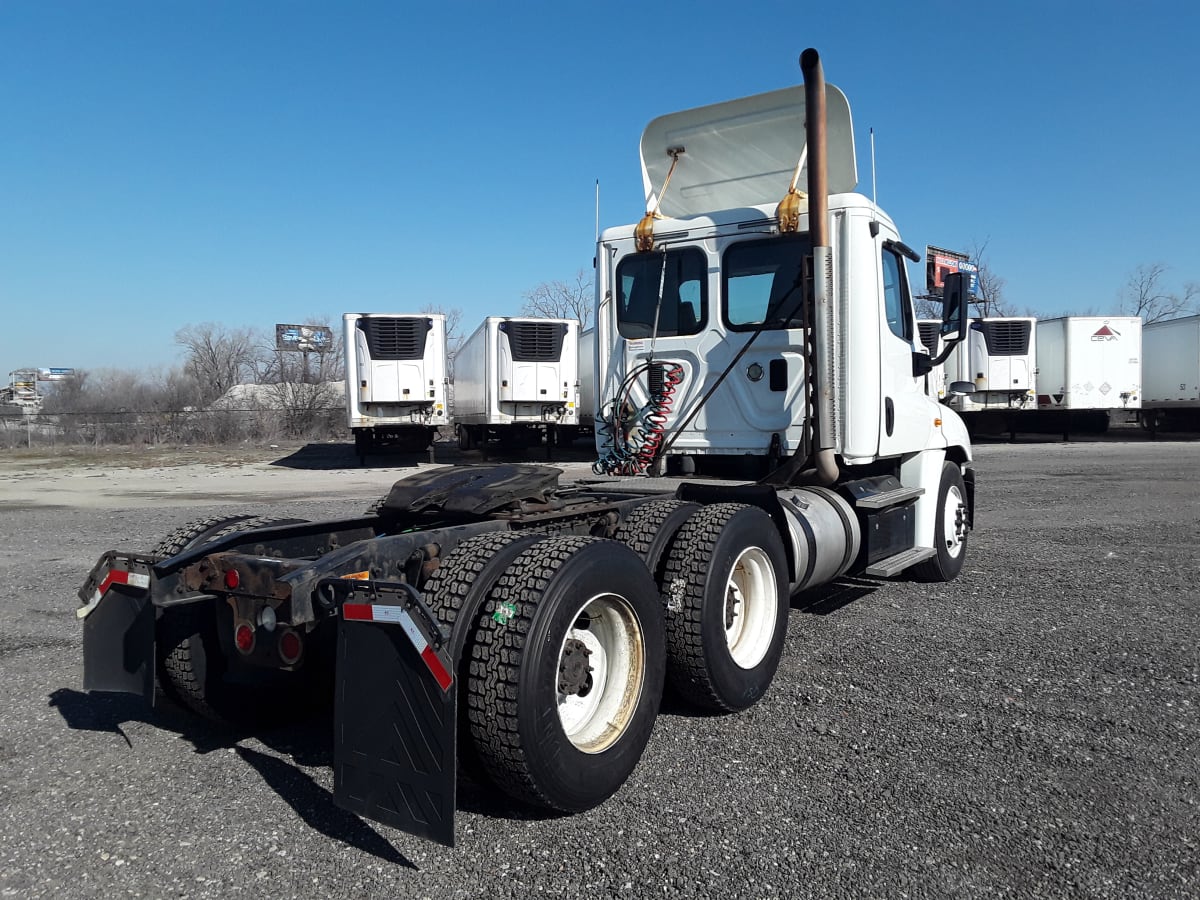 2014 Freightliner/Mercedes CASCADIA 125 304217