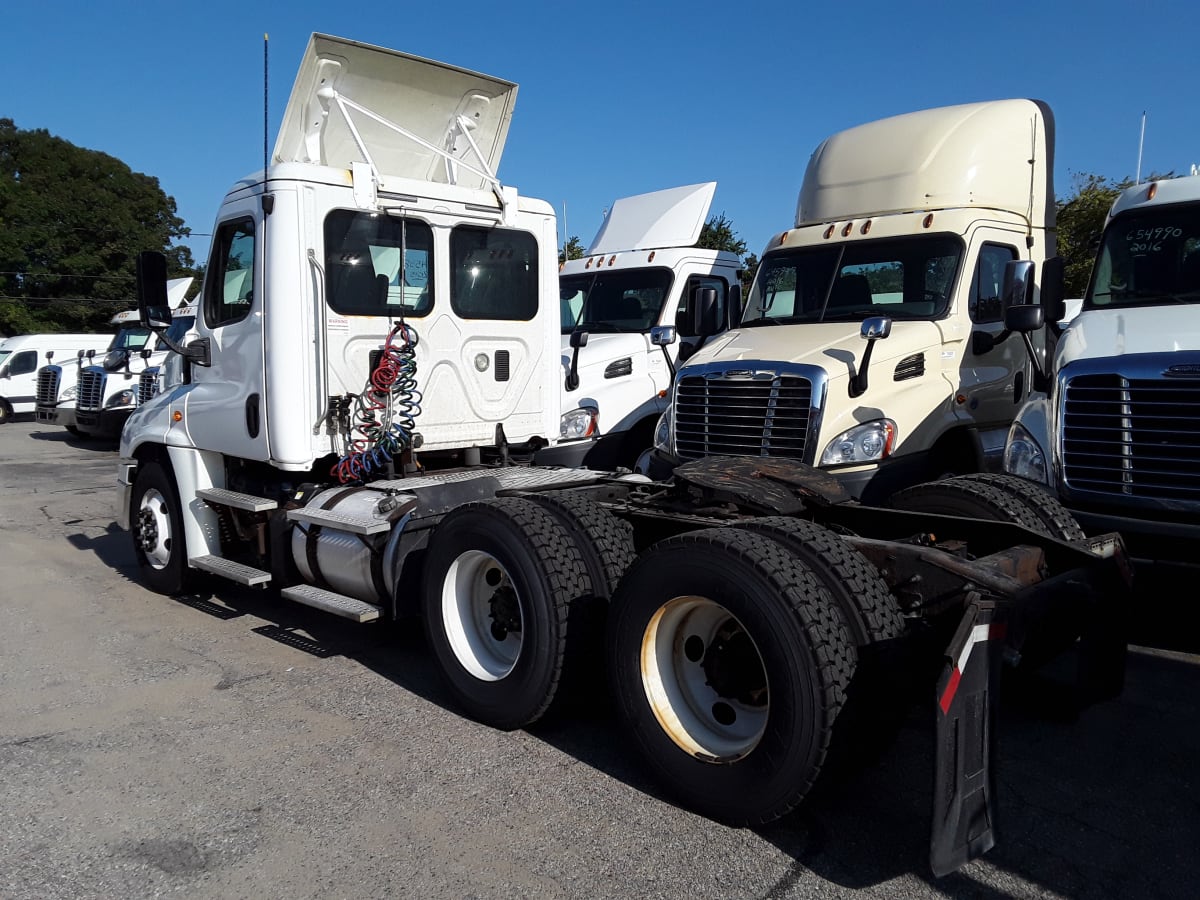 2015 Freightliner/Mercedes CASCADIA 125 304538