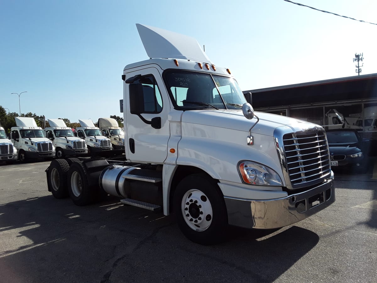 2015 Freightliner/Mercedes CASCADIA 125 304538