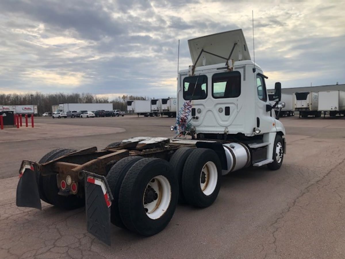 2015 Freightliner/Mercedes CASCADIA 125 304631