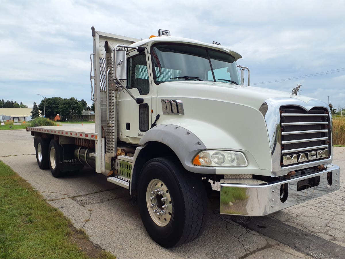 2014 Mack Trucks, Inc. GU 800 304843