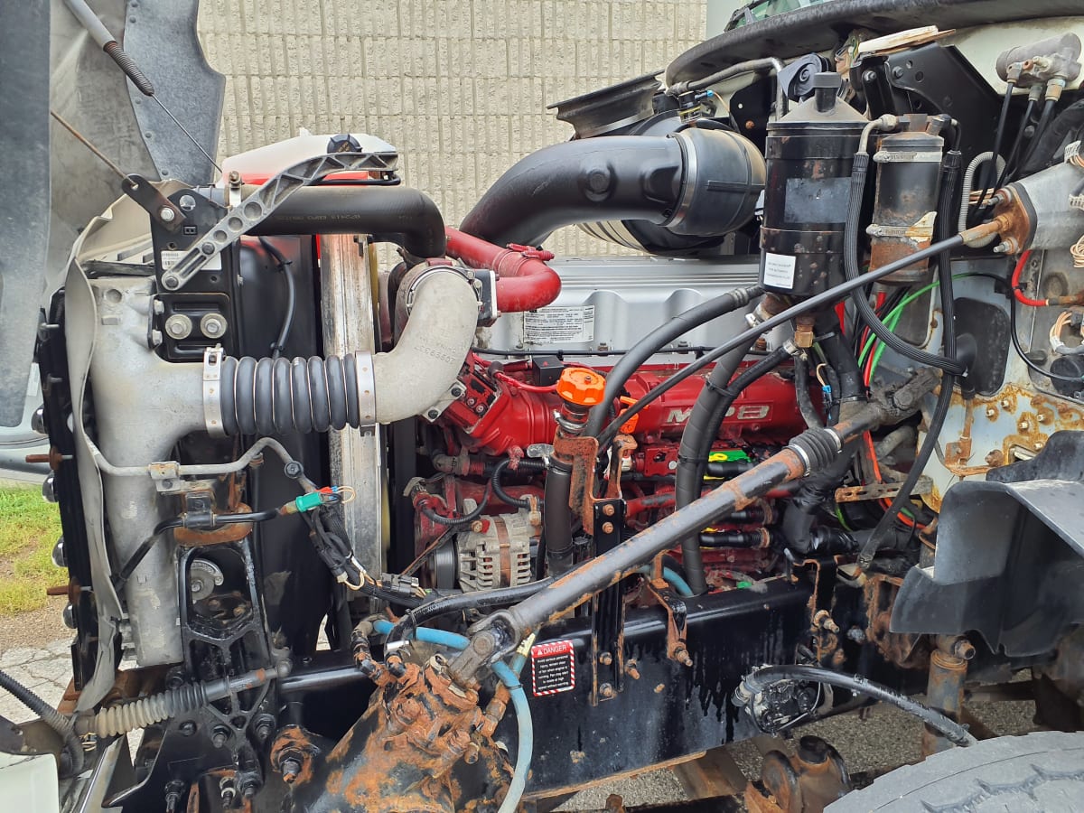 2014 Mack Trucks, Inc. GU 800 304843