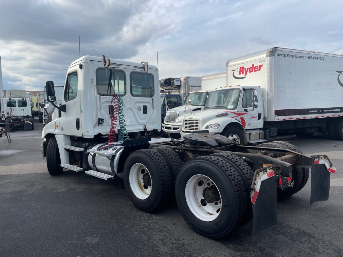 2015 Freightliner/Mercedes CASCADIA 125 304992